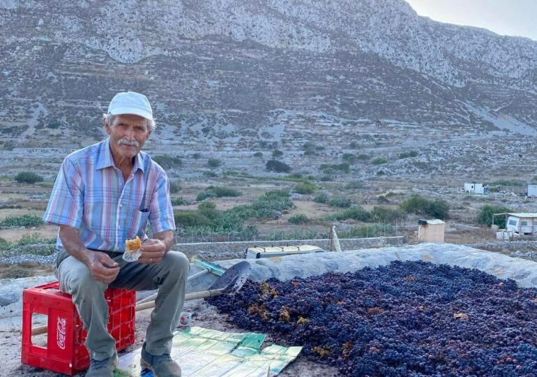 «Δεν θα σε ξαναδώ ποτέ…» – Η συγκλονιστική ανάρτηση του Μανώλη Λιορειση για τον αείμνηστο πατέρα του