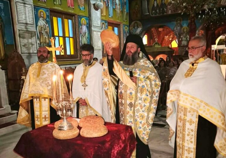 Με λαμπρότητα η Απόδοση της Εορτής του Πάσχα στον Ιερό Ναό Ευαγγελιστρίας πόλεως Καρπάθου (pics)