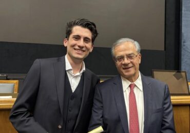 Δύο αδέλφια, δύο διαδρομές αριστείας: Συγχαρητήρια στον Νίκο Μανιό για την εισαγωγή του στη Νομική