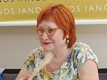 &ldquo;&Omicron; &Pi;&alpha;&rho;ά&delta;&epsilon;&iota;&sigma;&omicron;&sigmaf; &delta;&epsilon;&nu; &epsilon;ί&nu;&alpha;&iota; &mu;&alpha;&kappa;&rho;&iota;ά&rdquo;: &Eta; &Kappa;ά&rho;&pi;&alpha;&theta;&omicron;&sigmaf; &pi;&rho;&omega;&tau;&alpha;&gamma;&omega;&nu;&iota;&sigma;&tau;&epsilon;ί &sigma;&tau;&omicron; &nu;έ&omicron; &mu;&upsilon;&theta;&iota;&sigma;&tau;ό&rho;&eta;&mu;&alpha; &tau;&eta;&sigmaf; &Epsilon;&lambda;έ&nu;&eta;&sigmaf; &Beta;&epsilon;&zeta;ύ&rho;&omicron;&gamma;&lambda;&omicron;&upsilon;!