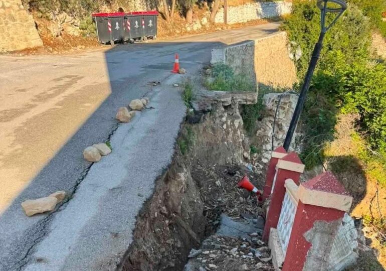 Στις Μενετές δρόμος παραμένει επικίνδυνος.