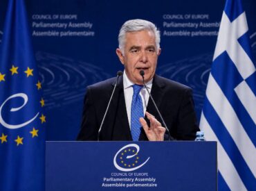 &Omicron; &Beta;&alpha;&sigma;ί&lambda;&eta;&sigmaf; &Upsilon;&psi;&eta;&lambda;ά&nu;&tau;&eta;&sigmaf; &mu;έ&lambda;&omicron;&sigmaf; &tau;&eta;&sigmaf; &Kappa;&omicron;&iota;&nu;&omicron;&beta;&omicron;&upsilon;&lambda;&epsilon;&upsilon;&tau;&iota;&kappa;ή&sigmaf; &Sigma;&upsilon;&nu;έ&lambda;&epsilon;&upsilon;&sigma;&eta;&sigmaf; &tau;&omicron;&upsilon; &Sigma;&upsilon;&mu;&beta;&omicron;&upsilon;&lambda;ί&omicron;&upsilon; &tau;&eta;&sigmaf; &Epsilon;&upsilon;&rho;ώ&pi;&eta;&sigmaf;