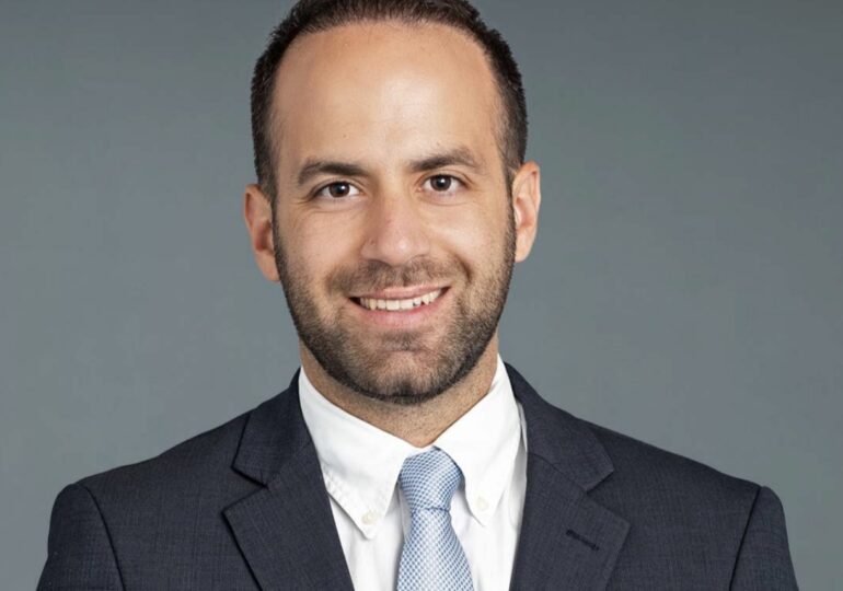 Μηνάς Πλάτων Οικονομίδης: Ο Καρπάθιος επιστήμονας που διακρίνεται στην πρώτη γραμμή της παγκόσμιας ογκολογίας