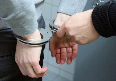 Κάρπαθος: Τα χρυσά ήταν... στις σαλάτες! Σύλληψη νεαρής στο λιμάνι της Καρπάθου – Συνεχίζονται οι έρευνες για τις τηλεφωνικές απάτες