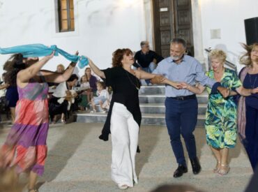 "&Delta;&upsilon;&omicron; &Mu;&alpha;ύ&rho;&alpha; &Pi;&omicron;&upsilon;&kappa;ά&mu;&iota;&sigma;&alpha;": &Nu;έ&alpha; &sigma;&epsilon;&iota;&rho;ά - &Nu;έ&alpha; &sigma;&upsilon;&mu;&mu;&epsilon;&tau;&omicron;&chi;ή &tau;&omicron;&upsilon; &Mu;&alpha;&nu;ώ&lambda;&eta; &Gamma;&epsilon;&rho;&alpha;&pi;&epsilon;&tau;&rho;ί&tau;&eta;!