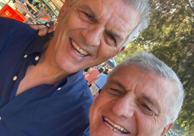 Ο Νίκος Οικονόμου αποχαιρετά τον παιδίατρο Κωνσταντίνος Χατζηπαπα