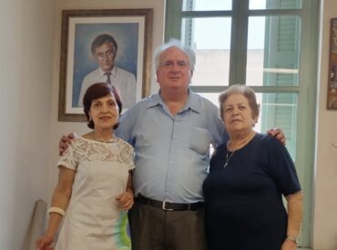 &Epsilon;&iota;&rho;ή&nu;&eta; &Gamma;&iota;ά&nu;&nu;&omicron;&upsilon;&sigma;&tau;&alpha; &ndash; &Gamma;&iota;ώ&rho;&gamma;&omicron;&sigmaf; &Tau;&sigma;&alpha;&mu;&pi;&alpha;&nu;ά&kappa;&eta;&sigmaf;: &Mu;&iota;&alpha; &epsilon;&pi;ί&sigma;&kappa;&epsilon;&psi;&eta; &mu;&epsilon; ά&rho;&omega;&mu;&alpha; &Kappa;&alpha;&rho;&pi;ά&theta;&omicron;&upsilon; &sigma;&tau;&omicron; Ί&delta;&rho;&upsilon;&mu;&alpha; &Lambda;&epsilon;&nu;&tau;ά&kappa;&eta;