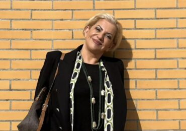“Τα σάβανα δεν έχουν τσέπες ούτε χωράφια”: Η αιχμηρή τοποθέτηση της Φωτεινής Σεβδαλή για τον περιφερειακό Μενετων
