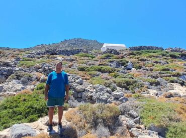 &Beta;.&Kappa;ά&rho;&pi;&alpha;&theta;&omicron;&sigmaf;: &Tau;&omicron; &mu;&upsilon;&sigma;&tau;ή&rho;&iota;&omicron; &tau;&omicron;&upsilon; &Pi;&omicron;&rho;&theta;&mu;ί&omicron;&upsilon;: &Eta; &Alpha;&gamma;ί&alpha; &Alpha;&iota;&kappa;&alpha;&tau;&epsilon;&rho;ί&nu;&eta; &pi;ά&nu;&omega; &alpha;&pi;ό &tau;&omicron; &alpha;&rho;&chi;&alpha;ί&omicron; &iota;&epsilon;&rho;ό &tau;&omicron;&upsilon; &Pi;&omicron;&sigma;&epsilon;&iota;&delta;ώ&nu;&alpha;