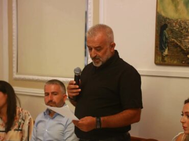 &Tau;&rho;ί&alpha; &mu;&epsilon;&rho;ό&nu;&upsilon;&chi;&tau;&alpha; &chi;&omega;&rho;ί&sigmaf; &nu;&epsilon;&rho;ό &eta; Ό&lambda;&upsilon;&mu;&pi;&omicron;&sigmaf; &kappa;&alpha;&iota; &tau;&omicron; &Delta;&iota;&alpha;&phi;ά&nu;&iota;! &Kappa;&alpha;&iota; &kappa;ά&pi;&omicron;&iota;&omicron;&iota; &kappa;ά&nu;&omicron;&upsilon;&nu; &pi;&omega;&sigmaf; &delta;&epsilon;&nu; &beta;&lambda;έ&pi;&omicron;&upsilon;&nu;&hellip;