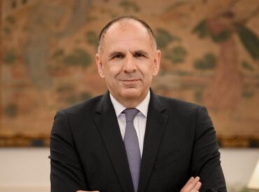 &Gamma;&epsilon;&rho;&alpha;&pi;&epsilon;&tau;&rho;ί&tau;&eta;&sigmaf;-&Alpha;&mu;&pi;&nu;&tau;&epsilon;&lambda;ά&tau;&iota;: &Tau;&eta;&lambda;&epsilon;&phi;&omega;&nu;&iota;&kappa;ή &epsilon;&pi;&iota;&kappa;&omicron;&iota;&nu;&omega;&nu;ί&alpha; &gamma;&iota;&alpha; &Mu;έ&sigma;&eta; &Alpha;&nu;&alpha;&tau;&omicron;&lambda;ή