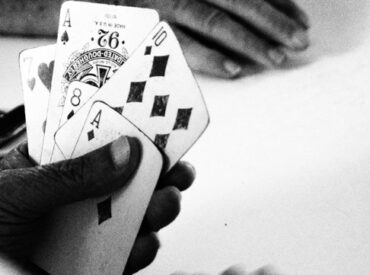 "&Delta;&iota;&alpha;ί&rho;&epsilon;&iota; &kappa;&alpha;&iota; &Beta;&alpha;&sigma;ί&lambda;&epsilon;&upsilon;&epsilon;": &Epsilon;&pi;ί&kappa;&alpha;&iota;&rho;&omicron; ό&sigma;&omicron; &pi;&omicron;&tau;έ