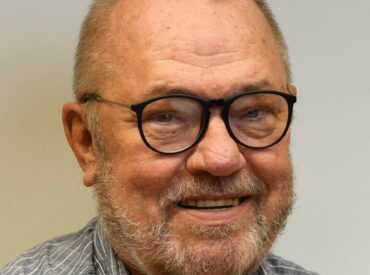 &Omicron; &Gamma;&epsilon;&rho;&mu;&alpha;&nu;ό&sigmaf; &pi;&omicron;&upsilon; &kappa;ό&lambda;&lambda;&eta;&sigma;&epsilon; &mu;&epsilon; &tau;&eta;&nu; &Kappa;ά&rho;&pi;&alpha;&theta;&omicron;