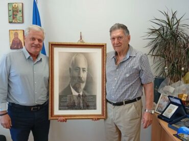 &Mu;&iota;&alpha; &phi;&omega;&tau;&omicron;&gamma;&rho;&alpha;&phi;ί&alpha; &pi;&omicron;&upsilon; &epsilon;&pi;&iota;&sigma;&tau;&rho;έ&phi;&epsilon;&iota; &tau;&eta;&nu; &iota;&sigma;&tau;&omicron;&rho;&iota;&kappa;ή &mu;&nu;ή&mu;&eta; &tau;&eta;&sigmaf; &Kappa;&alpha;&rho;&pi;ά&theta;&omicron;&upsilon; &sigma;&tau;&alpha; &Pi;&eta;&gamma;ά&delta;&iota;&alpha;