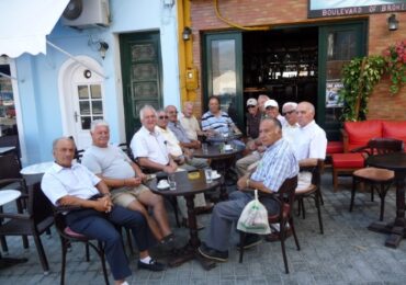 Μανώλης Κασσώτης: Αυτοί που φεύγουν - Γιώργος Μανωλάκης (Also in English)