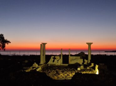 Από τους «ΑΓΙΟΥΣ» ΔΙΟΣΚΟΥΡΟΥΣ Καρπάθου στους ΑΓΙΟΥΣ ΝΙΚΟΛΑΟΥΣ Μικράς Ασίας, καβάλα στον Δεκαπενταυγουστιάτικο Ήλιο!