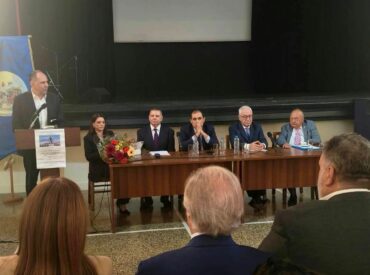 &Omicron;&iota; &Mu;&epsilon;&nu;&epsilon;&tau;&iota;ά&tau;&epsilon;&sigmaf; &tau;&eta;&sigmaf; &Alpha;&tau;&tau;&iota;&kappa;ή&sigmaf; &tau;ί&mu;&eta;&sigma;&alpha;&nu; &tau;&eta;&nu; &Epsilon;&pi;&alpha;&nu;ά&sigma;&tau;&alpha;&sigma;&eta; &tau;&eta;&sigmaf; &Kappa;&alpha;&rho;&pi;ά&theta;&omicron;&upsilon; &mu;&epsilon; &mu;&iota;&alpha; &xi;&epsilon;&chi;&omega;&rho;&iota;&sigma;&tau;ή &epsilon;&kappa;&delta;ή&lambda;&omega;&sigma;&eta;